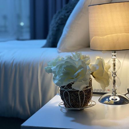 Park City Suites Hotel Манчестер Экстерьер фото