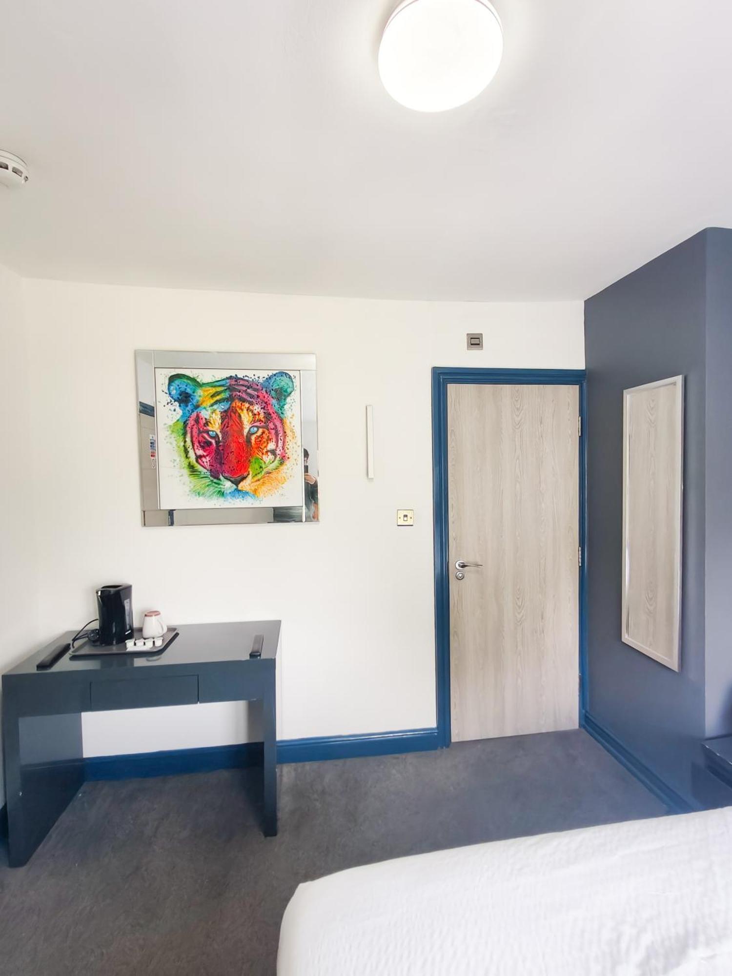 Park City Suites Hotel Манчестер Экстерьер фото