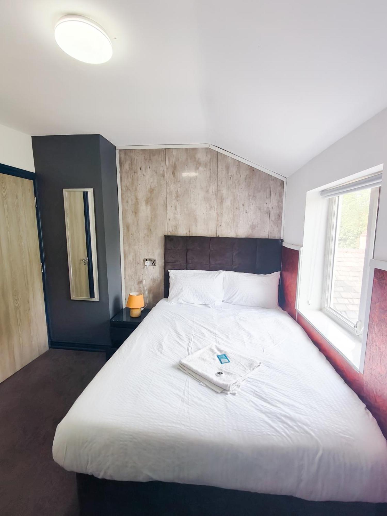 Park City Suites Hotel Манчестер Экстерьер фото