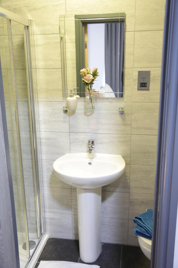 Park City Suites Hotel Манчестер Экстерьер фото